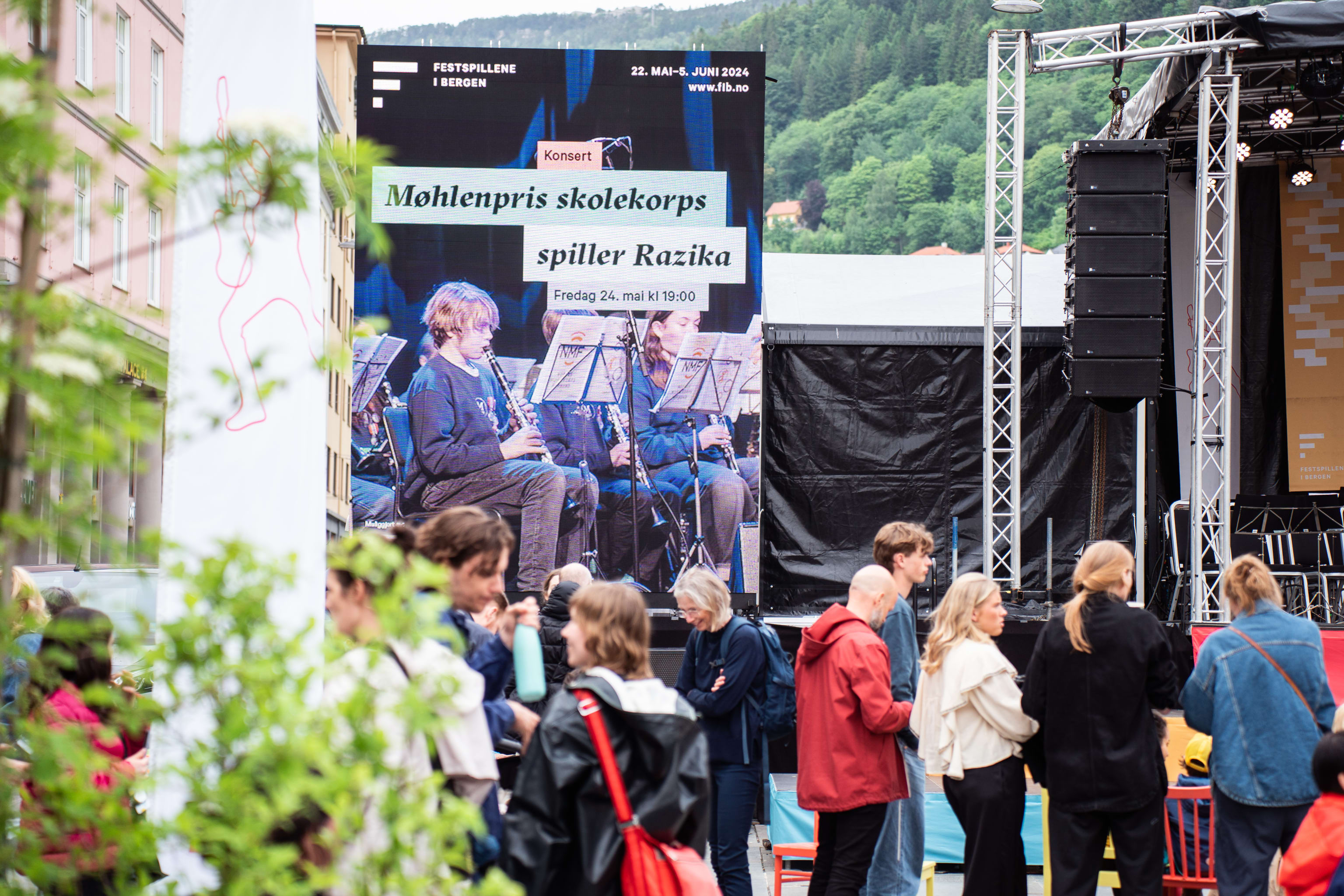 Møhlenpris skolekorps spiller Razika. Foto: Synne Sofi Bårdsdatter Bønes